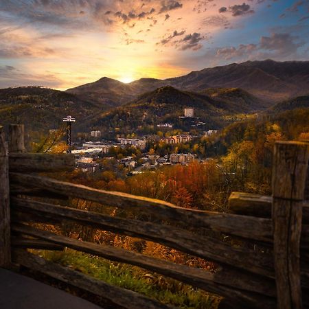 Hidden Creek, Pool Table, Hot Tub, 1089 Free Tickets Each Paid Day, Dollywood And More Gatlinburg Eksteriør billede