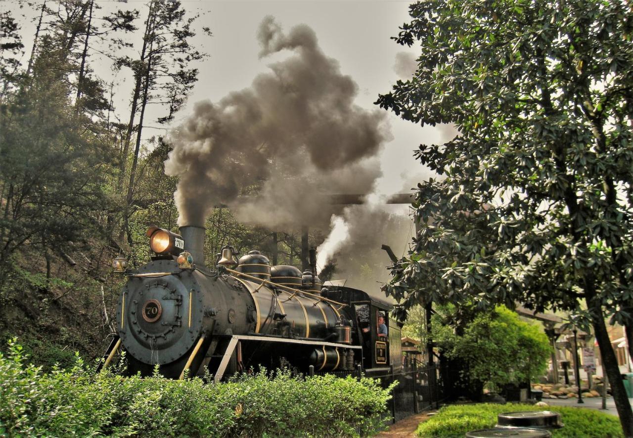 Hidden Creek, Pool Table, Hot Tub, 1089 Free Tickets Each Paid Day, Dollywood And More Gatlinburg Eksteriør billede