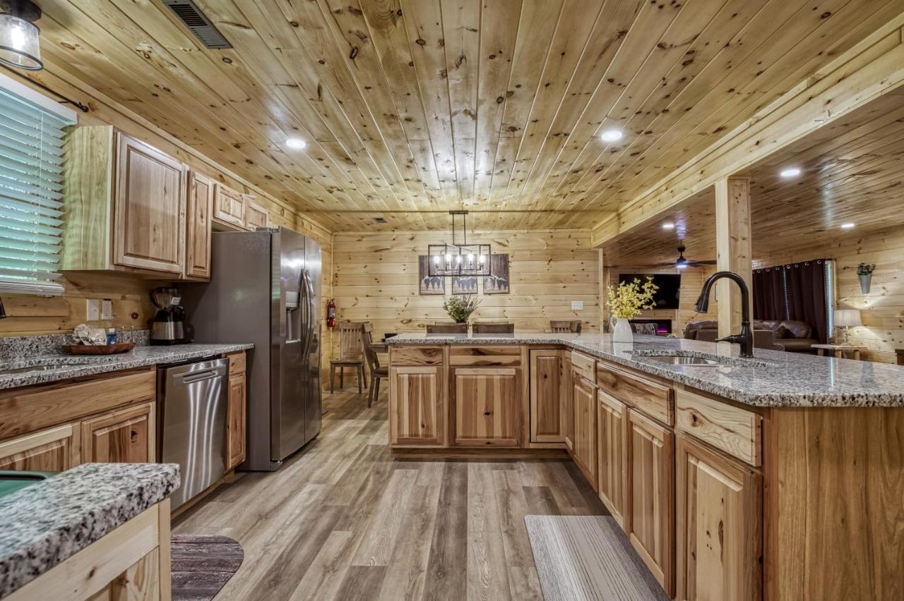 Hidden Creek, Pool Table, Hot Tub, 1089 Free Tickets Each Paid Day, Dollywood And More Gatlinburg Eksteriør billede